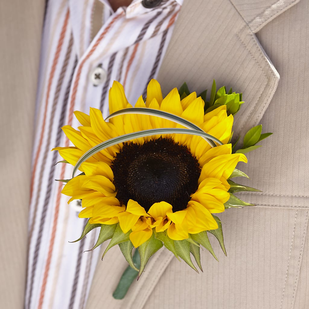 Free Spirit Boutonniere – The Eclectic Florist, Northwood NH