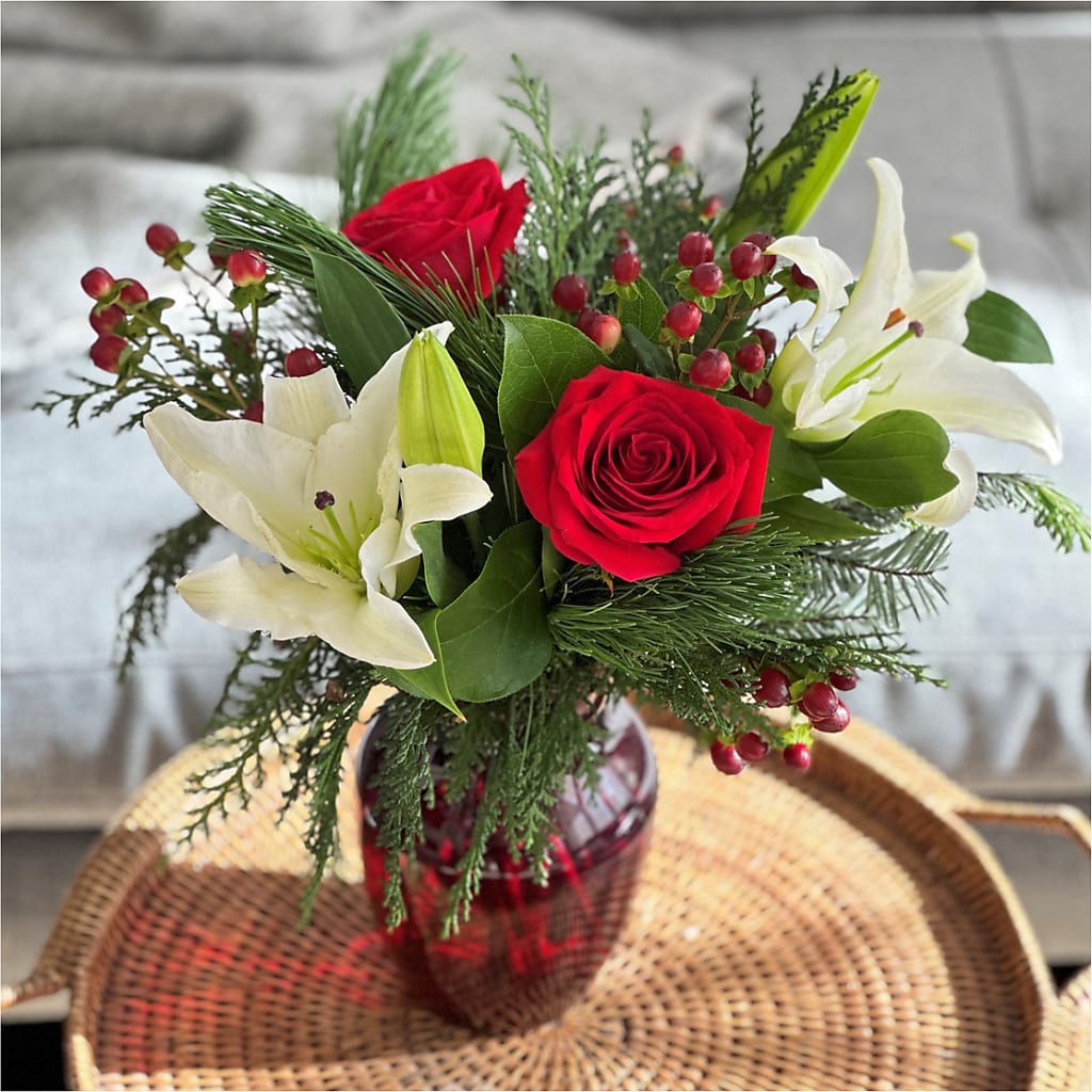 Evergreen Delight Bouquet –  The Eclectic Florist, Northwood NH